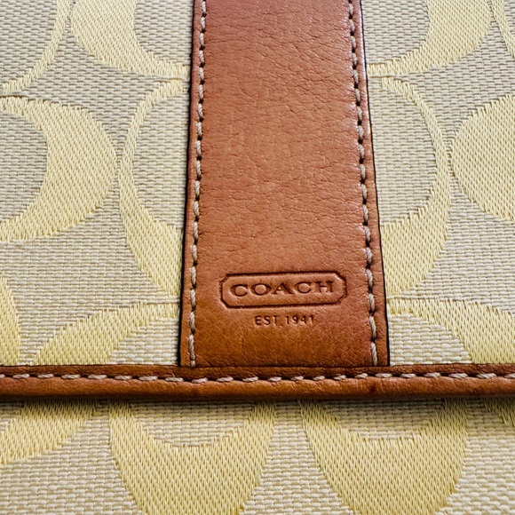 Coach Butter Yellow Wallet EUC - Picture 6 of 6